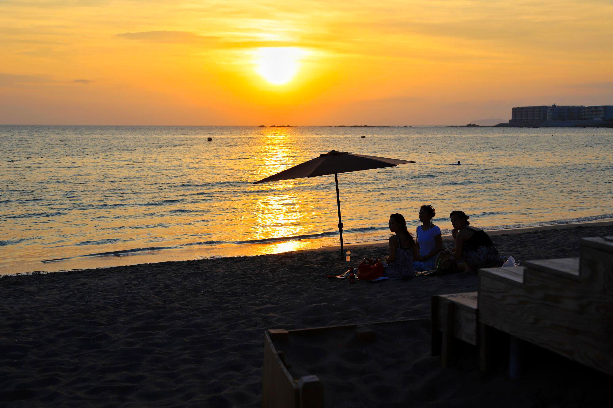 提供写真©7一色海岸の夕日